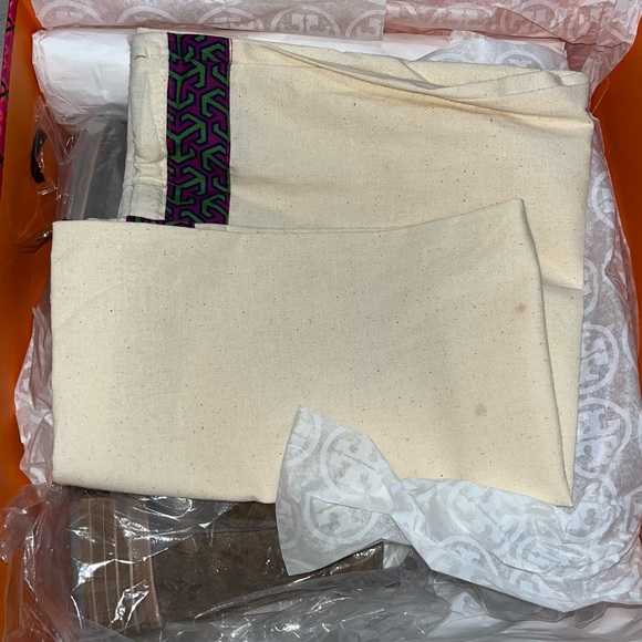 Tory Burch | Chelsea Bootie - Picture 4 of 13